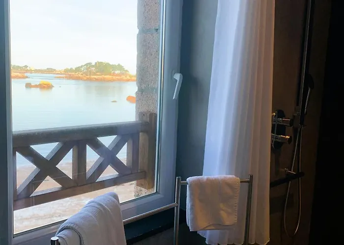 Logis Hôtel Saint Guirec Et De La Plage
